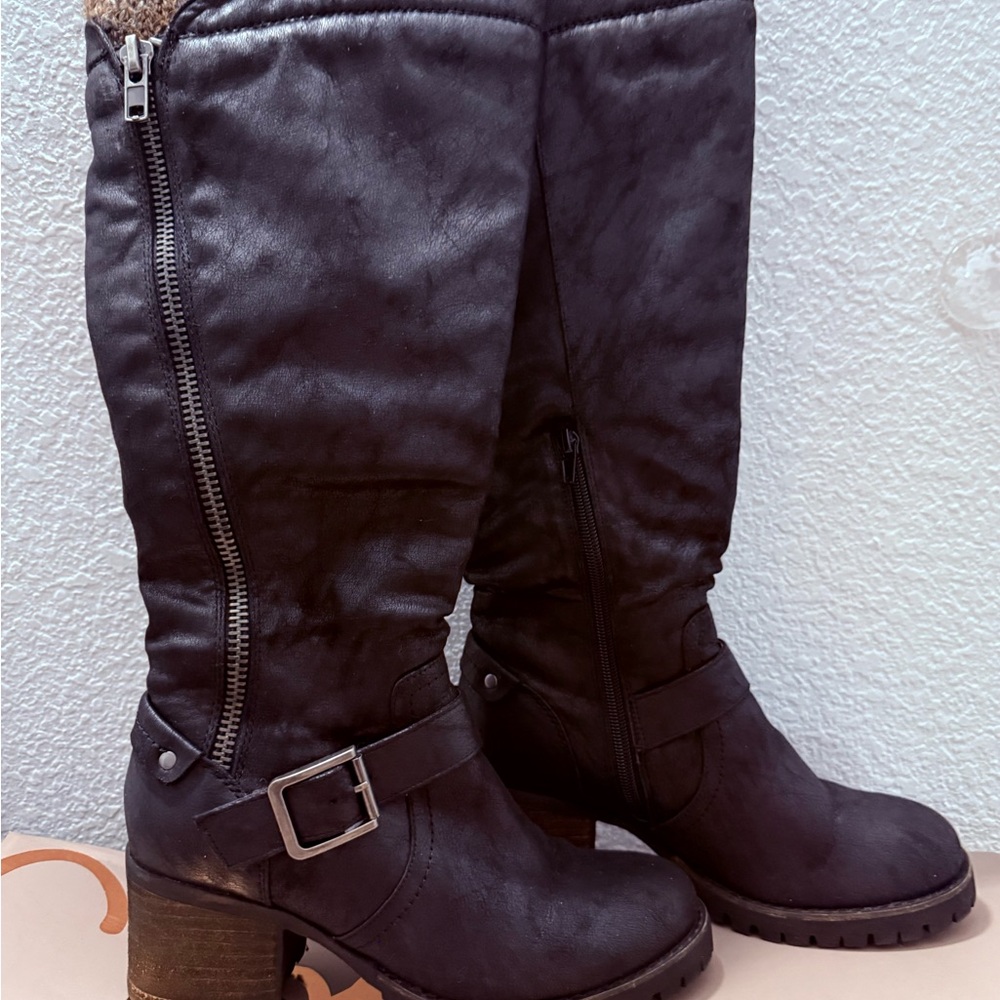 Crown Vintage Black Heeled Knee-High Boots size 8 Chellie